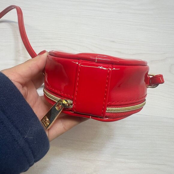 MARC JACOBS Mini 4" Red Patent Leather Crossbody Round Purse - Picture 5 of 10